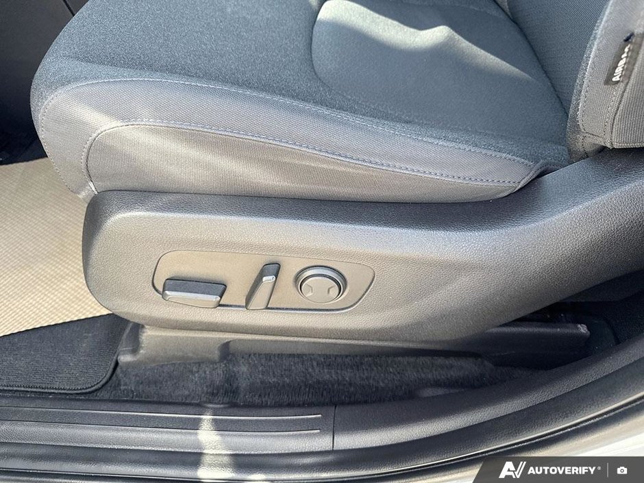 2024 Kia Carnival LX-21