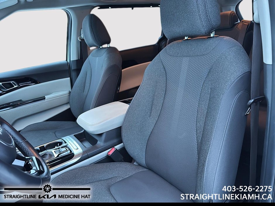 2024 Kia Carnival LX-8