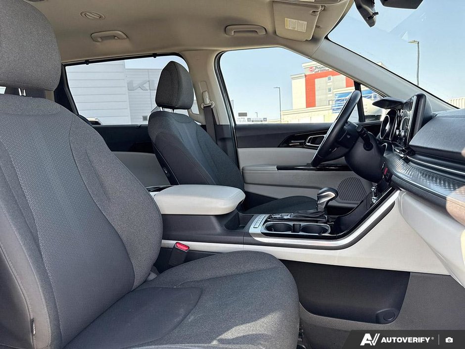 2024 Kia Carnival LX-23