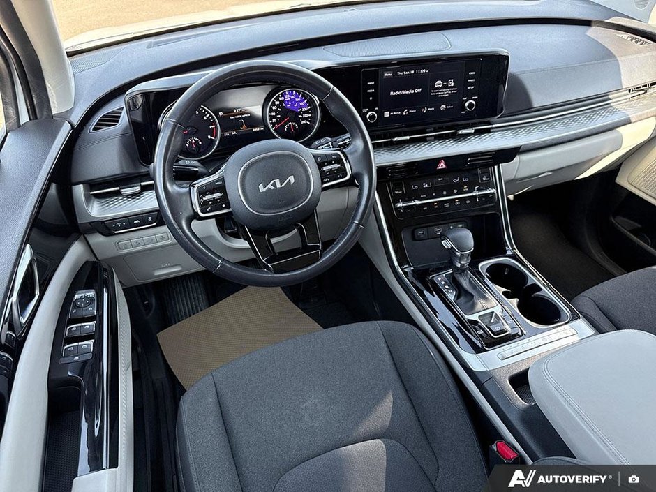 2024 Kia Carnival LX-11