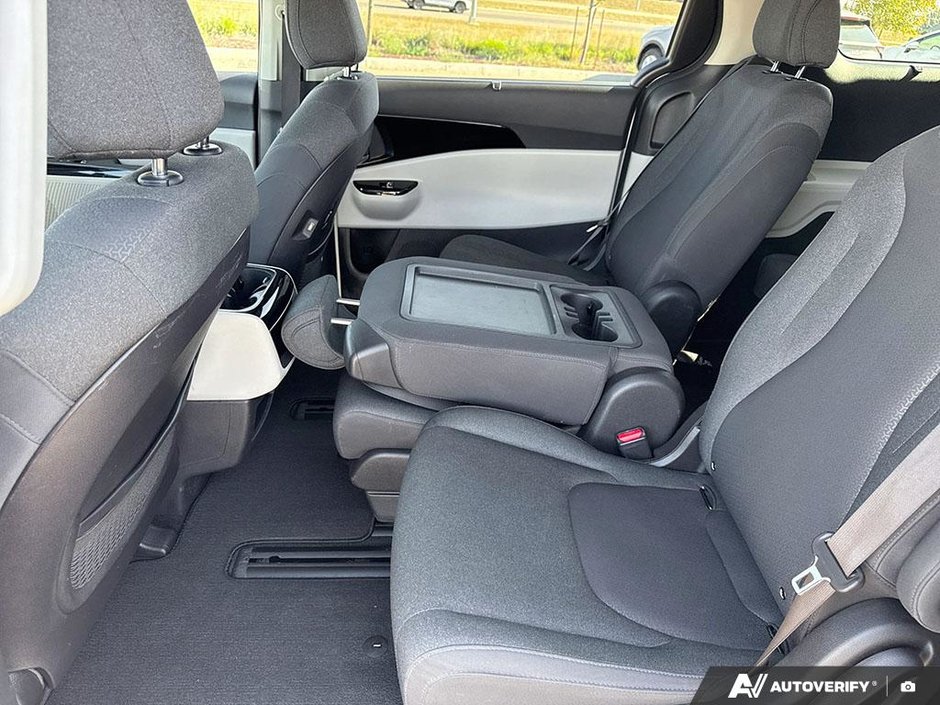 2024 Kia Carnival LX-22