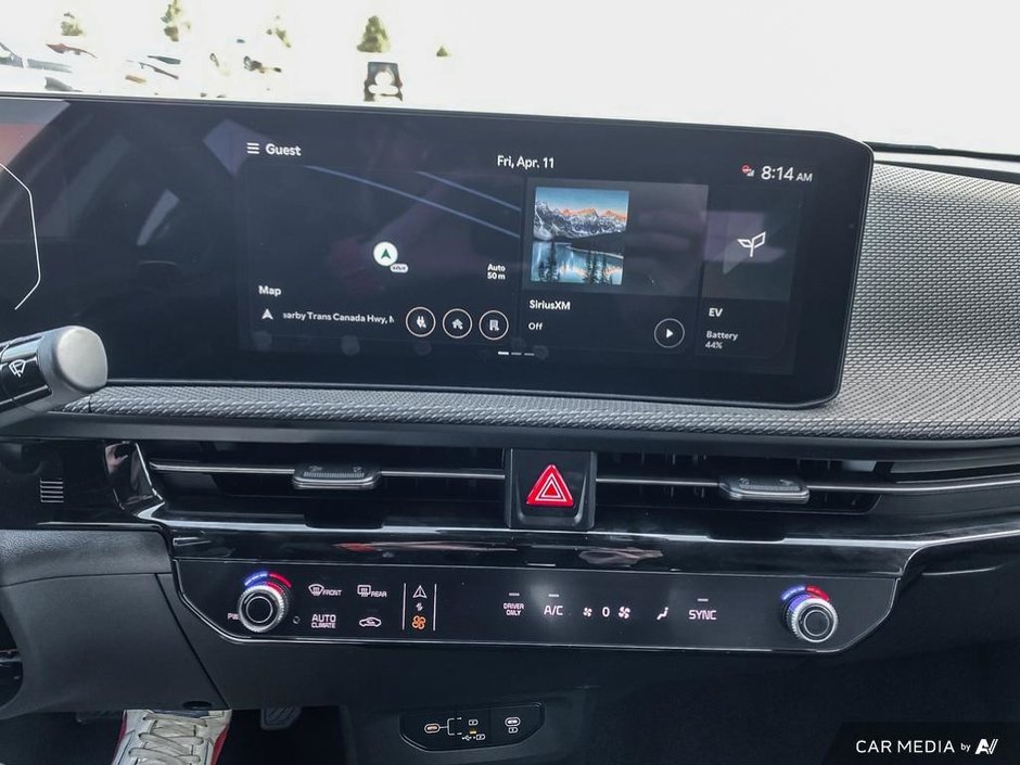 2025 Kia EV6 Land AWD w/ Premium Pkg-17