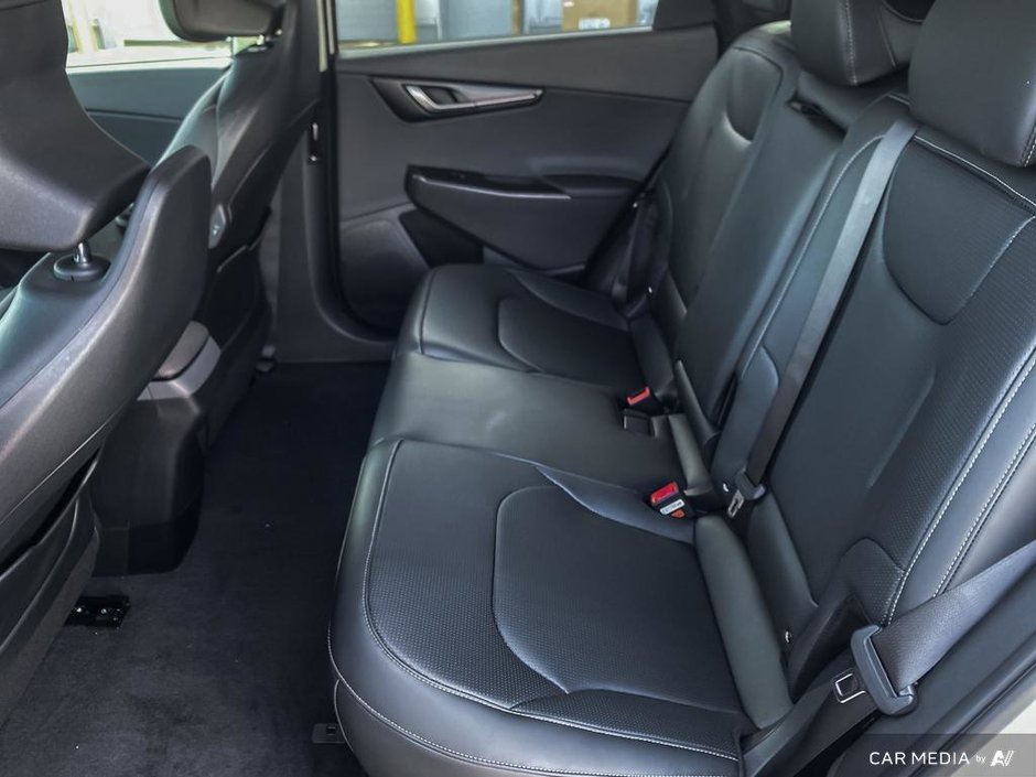 2025 Kia EV6 Land AWD w/ Premium Pkg-22