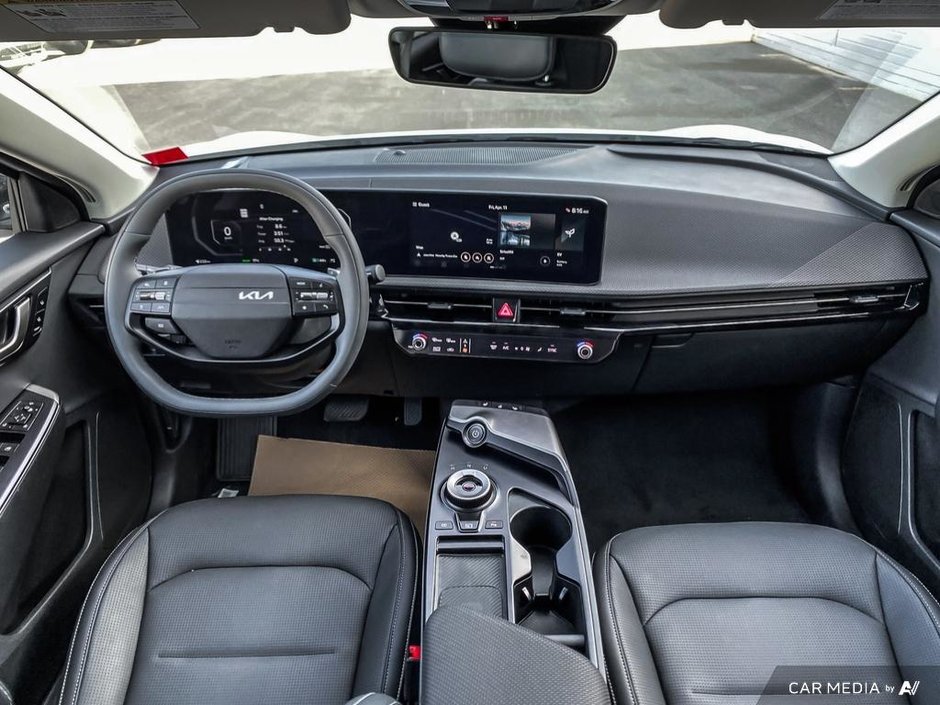 2025 Kia EV6 Land AWD w/ Premium Pkg-24