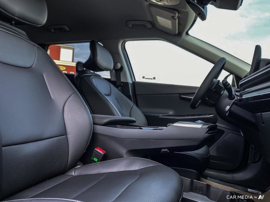 2025 Kia EV6 Land AWD w/ Premium Pkg-23