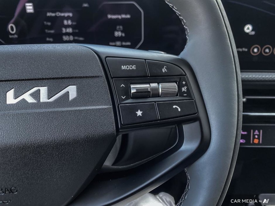 2025 Kia EV6 Land AWD w/ Premium Pkg-16