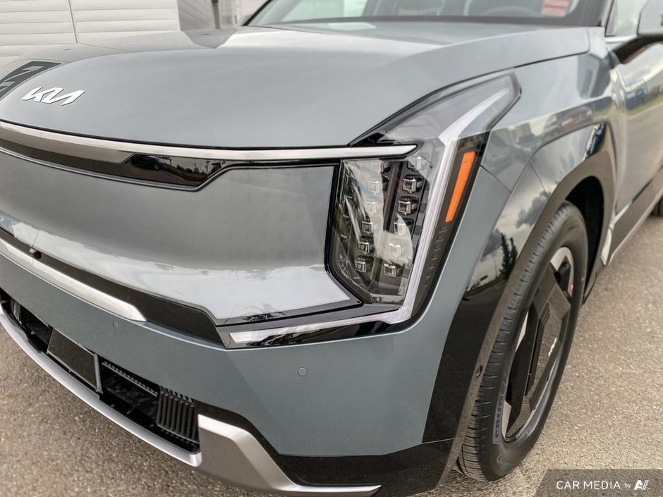 2026 Kia EV9 Land w/ Premium Package-9