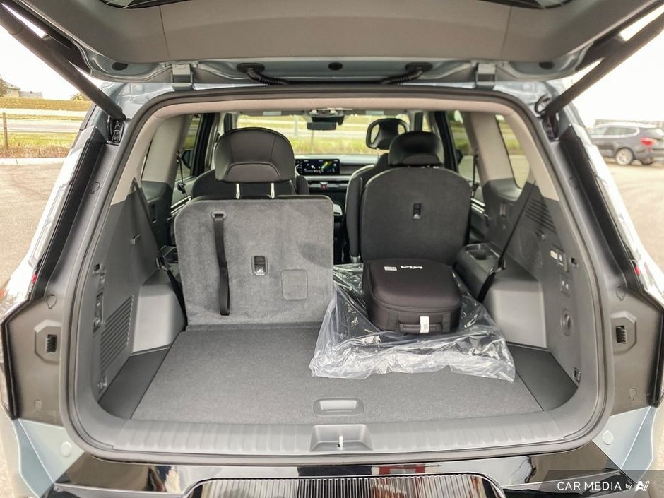 2026 Kia EV9 Land w/ Premium Package-5