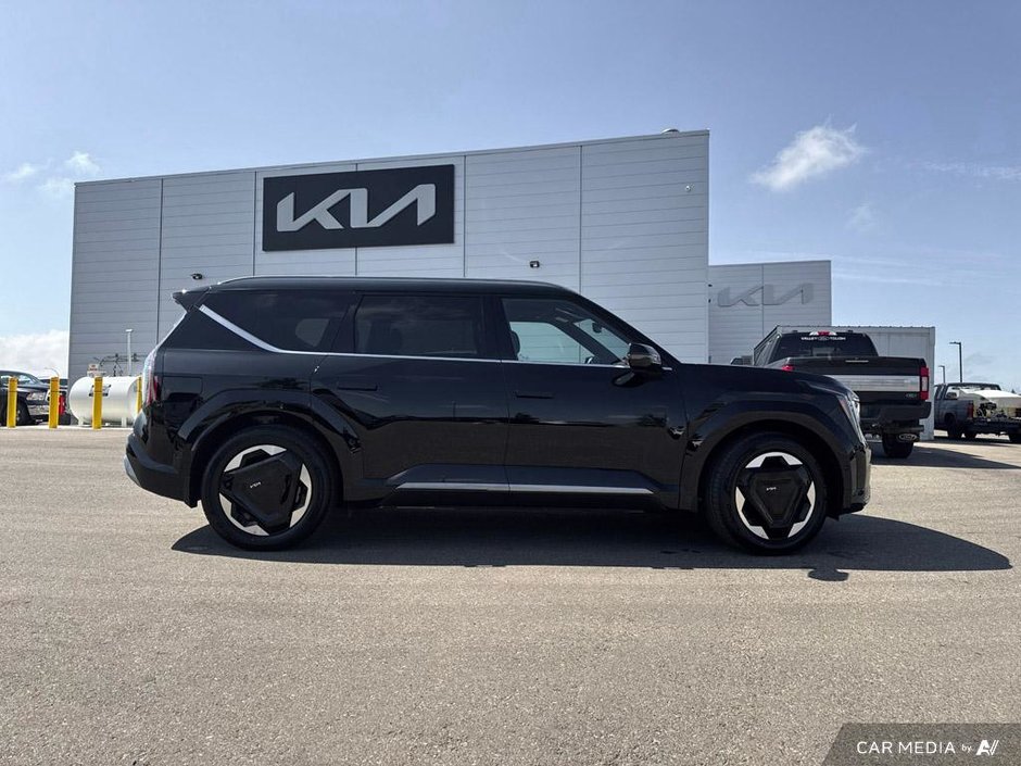 2026 Kia EV9 Land w/ Premium Package-5
