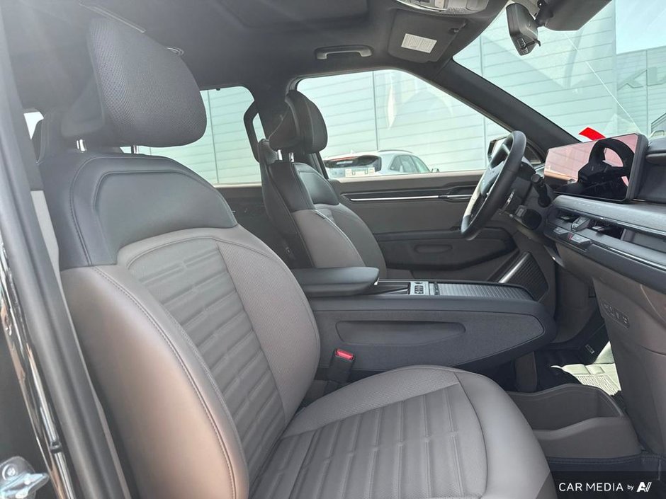 2026 Kia EV9 Land w/ Premium Package-24