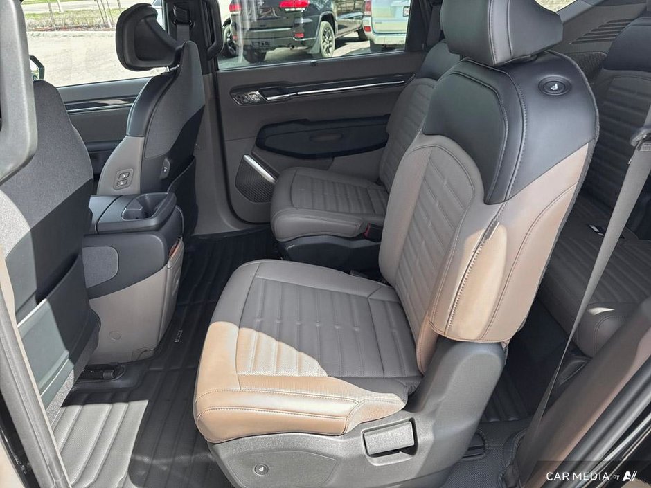 2026 Kia EV9 Land w/ Premium Package-23