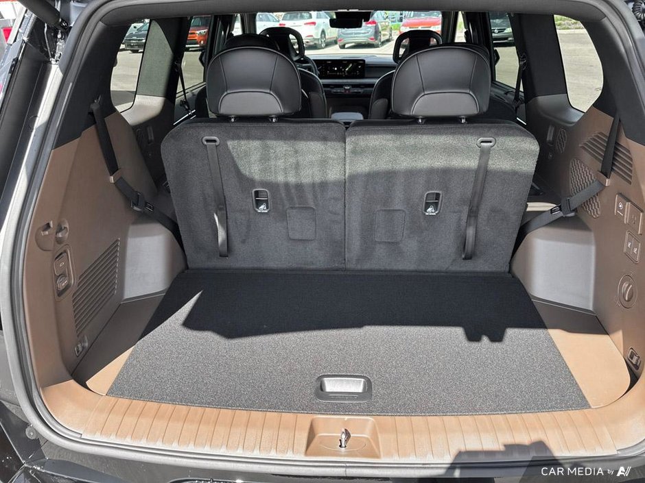 2026 Kia EV9 Land w/ Premium Package-8
