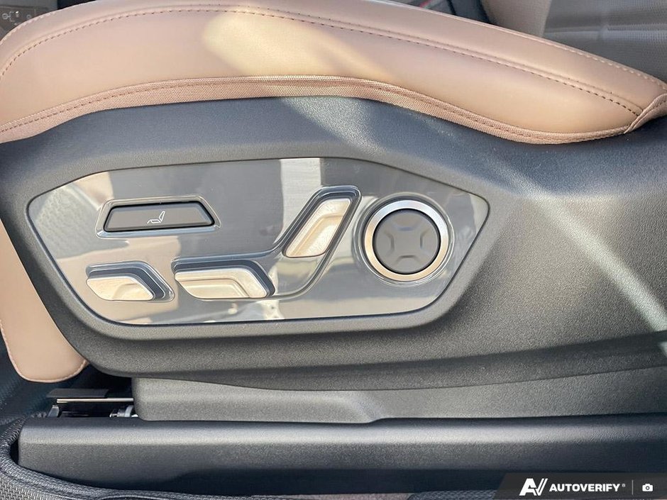 2026 Kia EV9 Land AWD w/ Premium Package-21