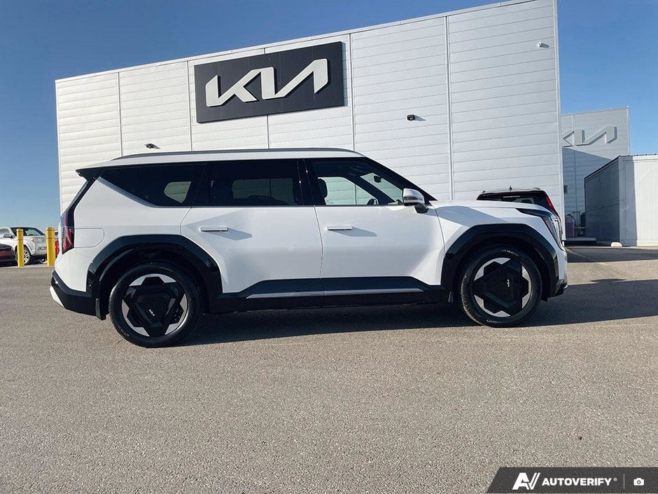 2026 Kia EV9 Land AWD w/ Premium Package-5