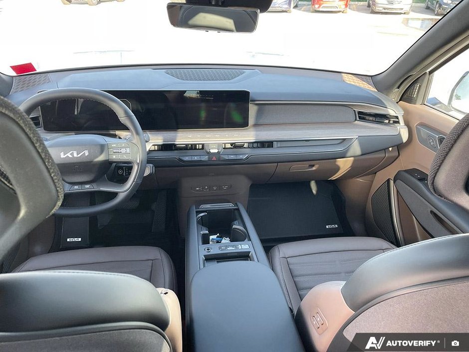 2026 Kia EV9 Land AWD w/ Premium Package-24