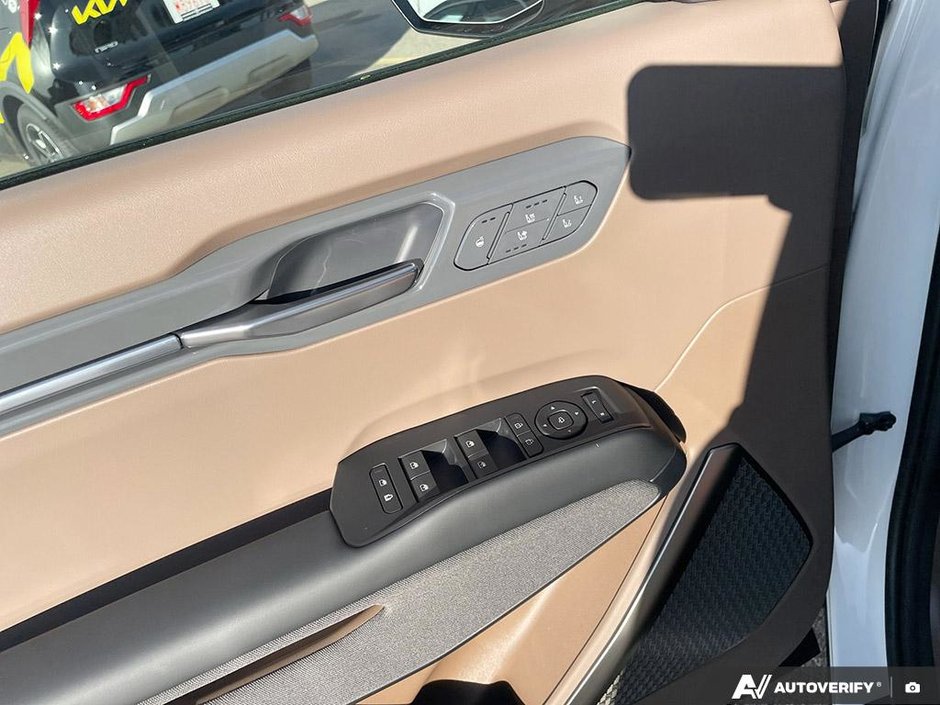 2026 Kia EV9 Land AWD w/ Premium Package-12