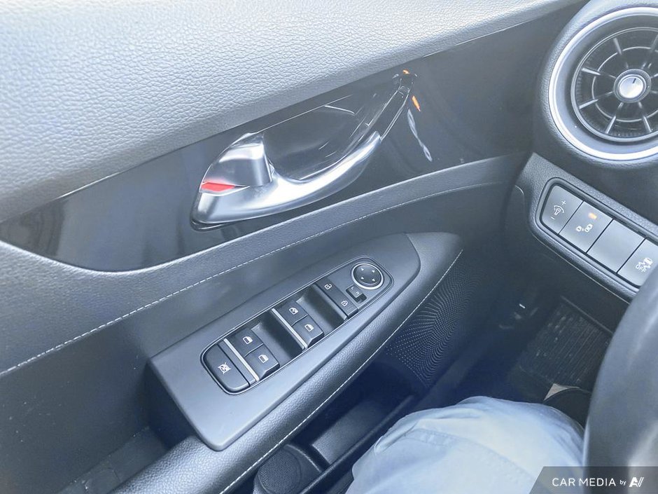 2022 Kia Forte EX Premium-12