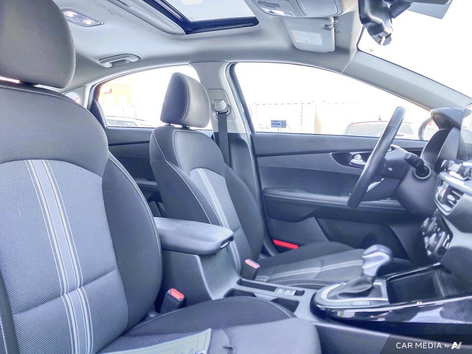 2022 Kia Forte EX Premium-23