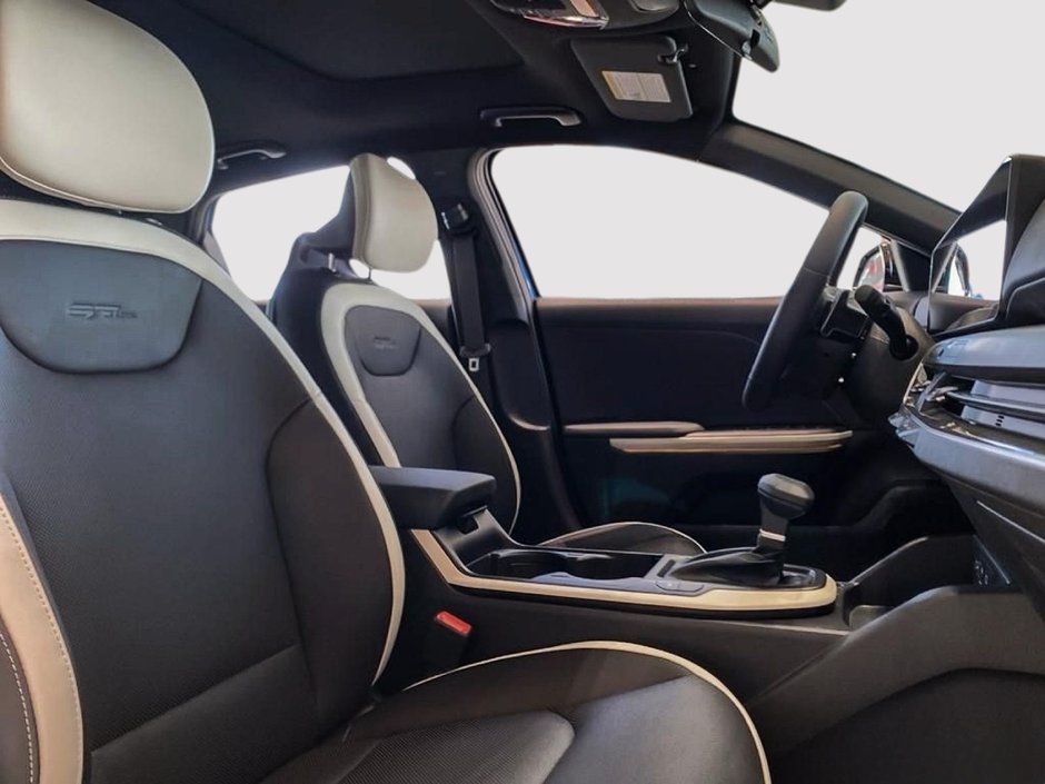 2025 Kia K4 GT-Line Turbo-7