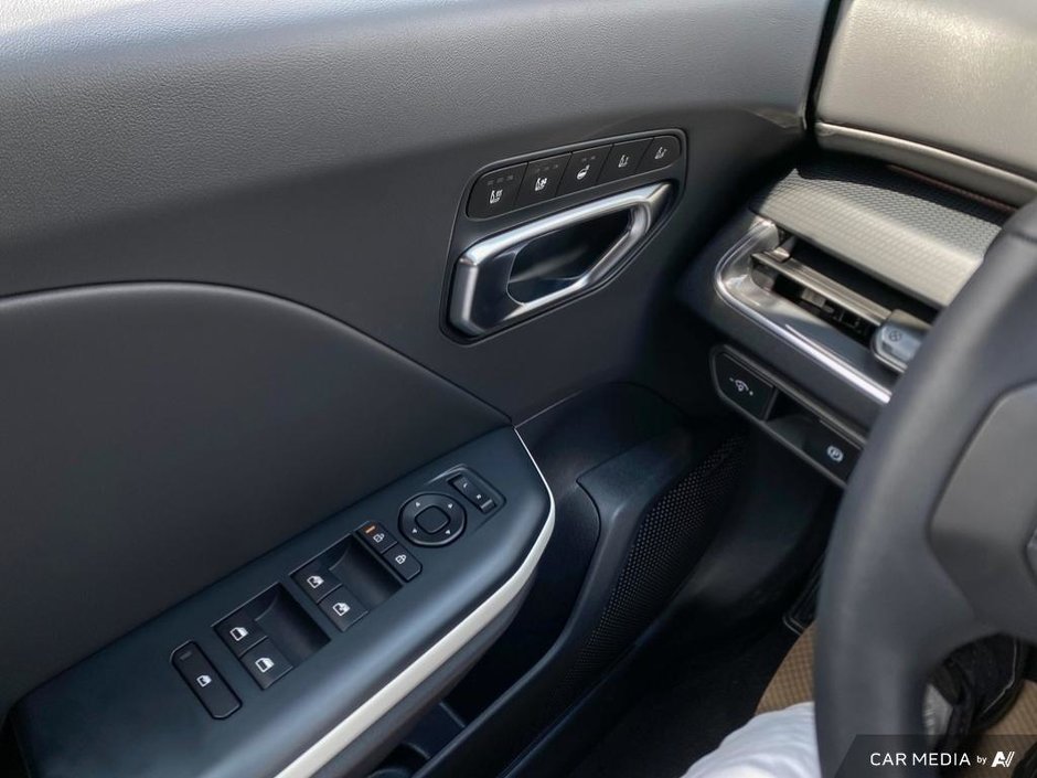 2025 Kia K4 GT-Line Turbo Limited-12