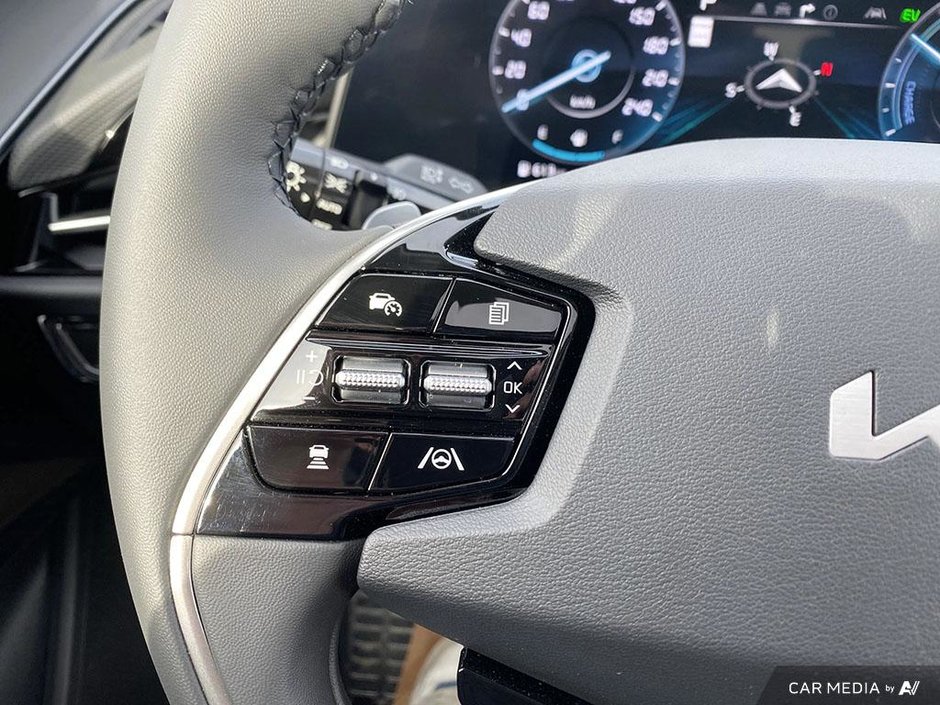 2025 Kia Niro HEV SX-15