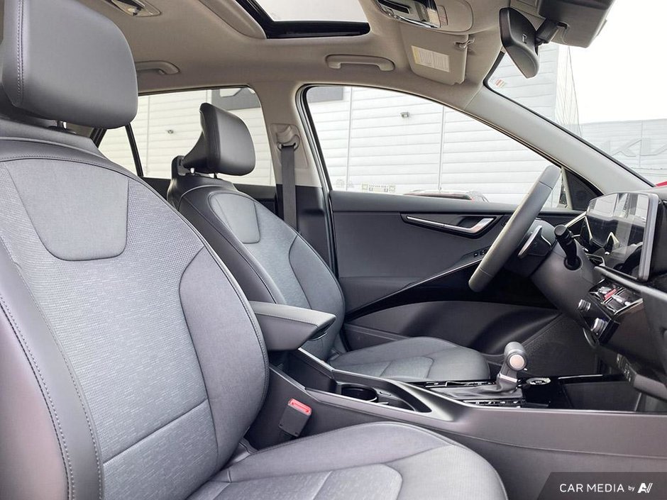 2025 Kia Niro HEV SX-23