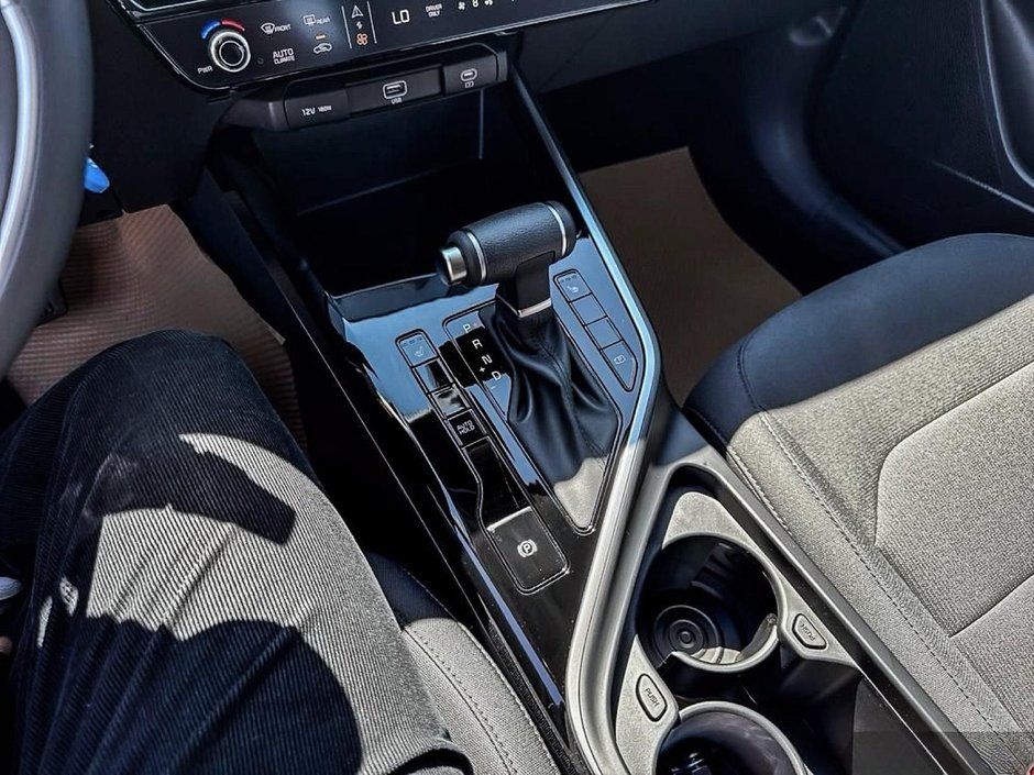 2025 Kia Niro HEV LX-13