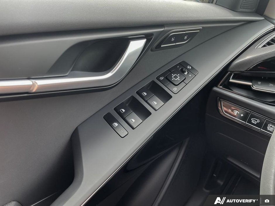 2025 Kia Niro HEV SX-12