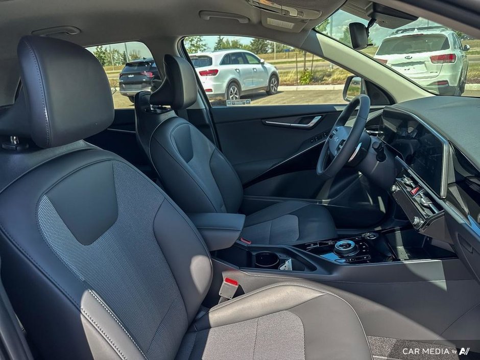 2025 Kia Niro PHEV EX-23