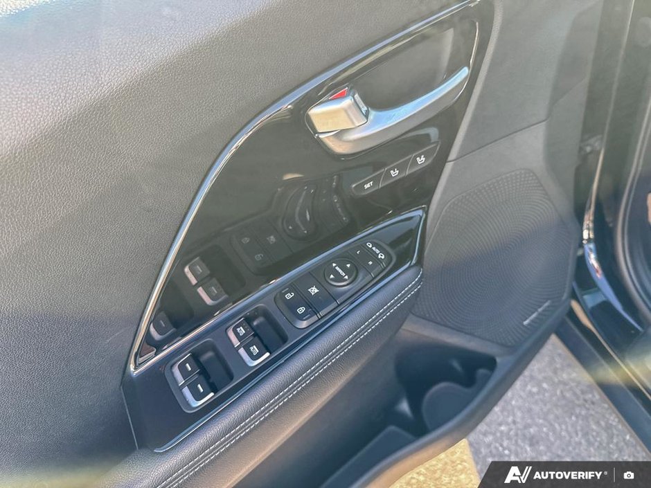 2022 Kia Niro SX Touring-12