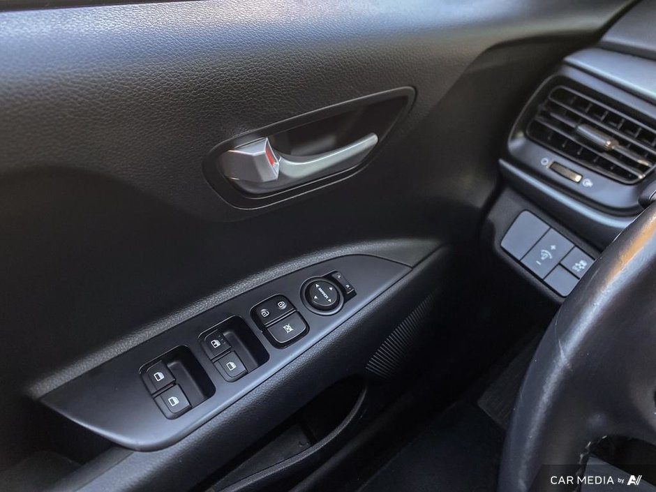 2022 Kia Rio 5-door-11
