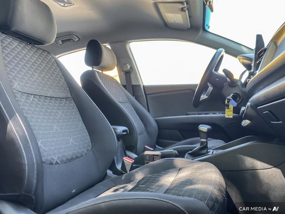 2022 Kia Rio 5-door-22