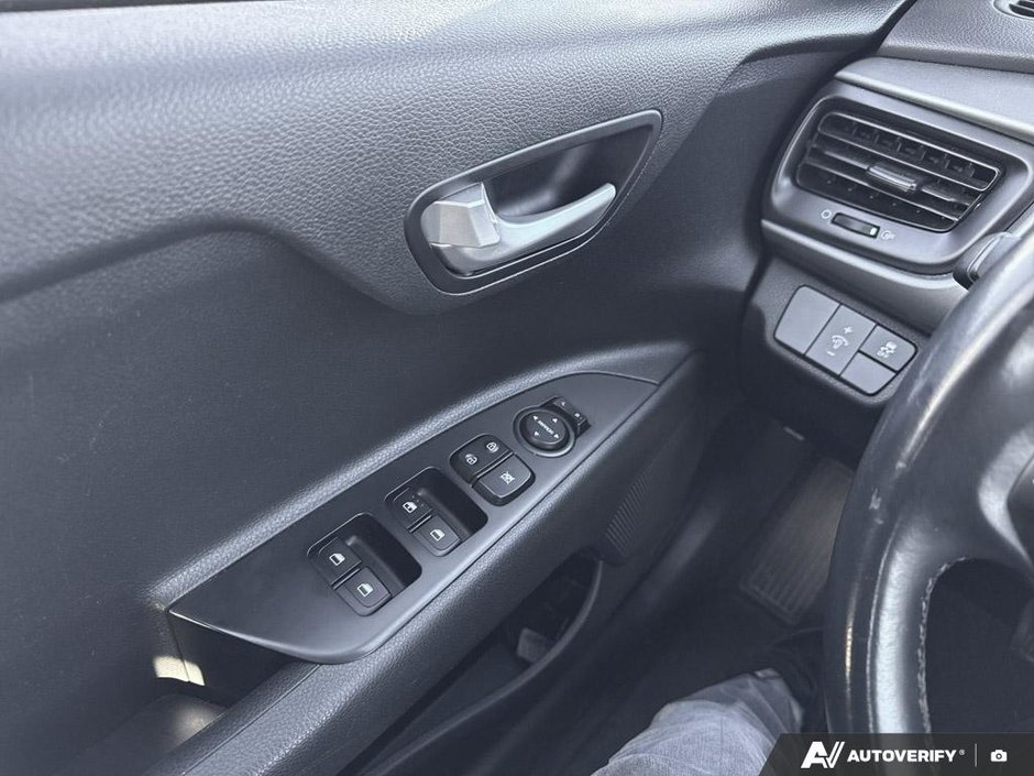 2023 Kia Rio 5-door LX+-11