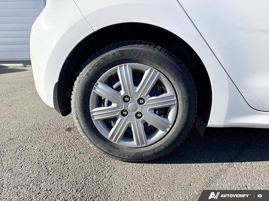 2023 Kia Rio 5-door LX+-7