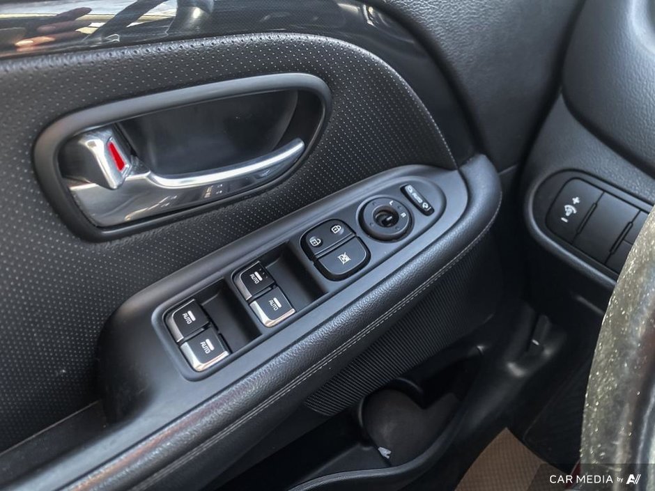 2014 Kia Rondo EX-11