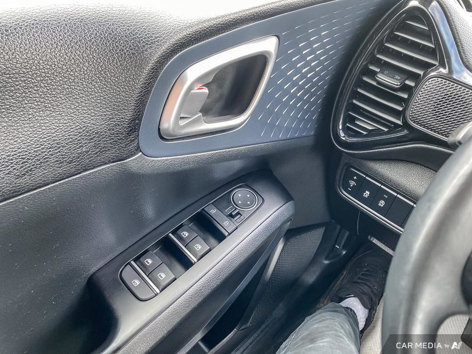 2023 Kia Soul EX-12