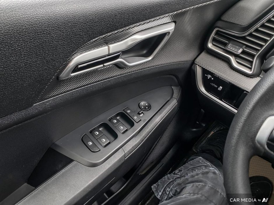 2024 Kia Sportage LX-12