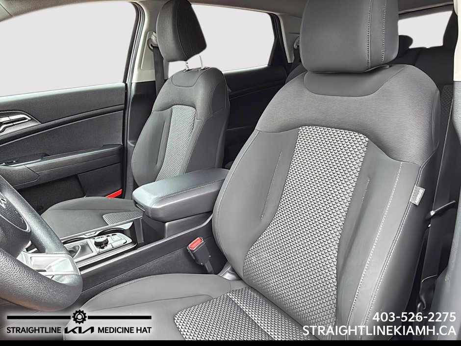 2025 Kia Sportage LX-8