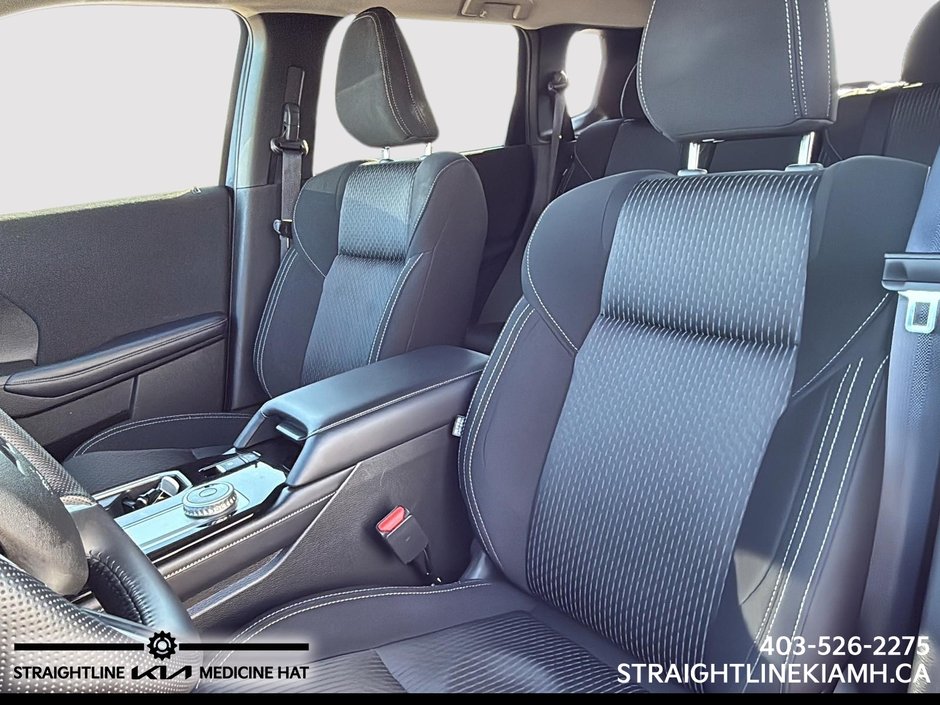 2025 Mitsubishi OUTLANDER ES-8