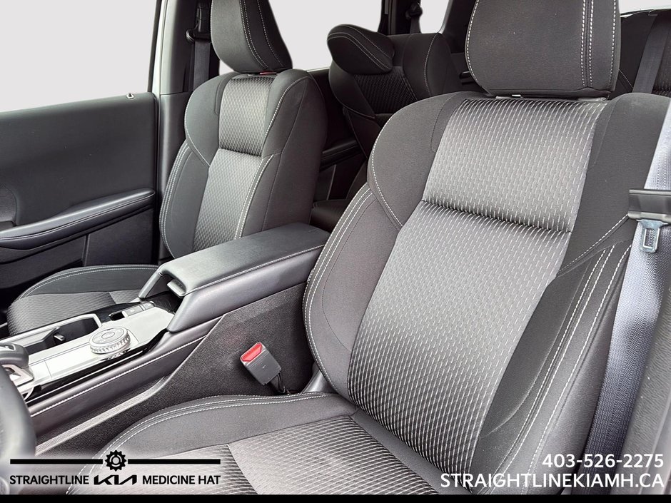 2025 Mitsubishi Outlander ES-8
