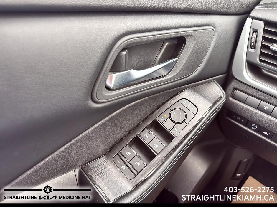 2025 Nissan Rogue SV Moonroof-10