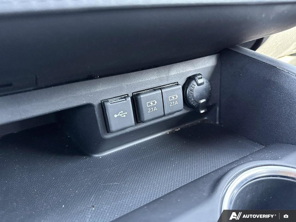 2020 Toyota Highlander LE-19