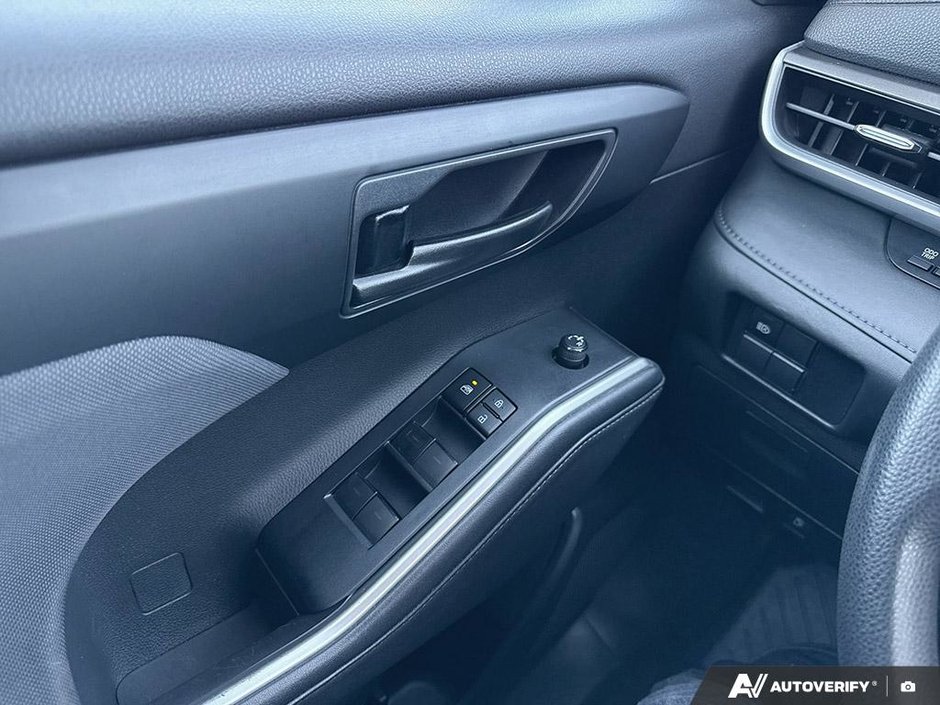 2020 Toyota Highlander LE-24