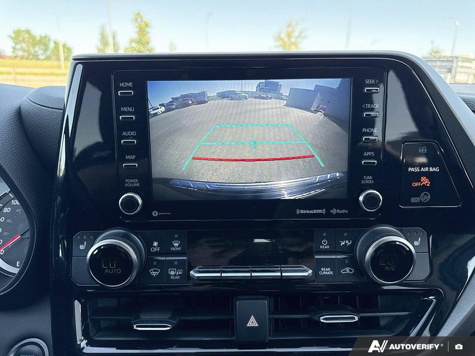 2020 Toyota Highlander LE-18