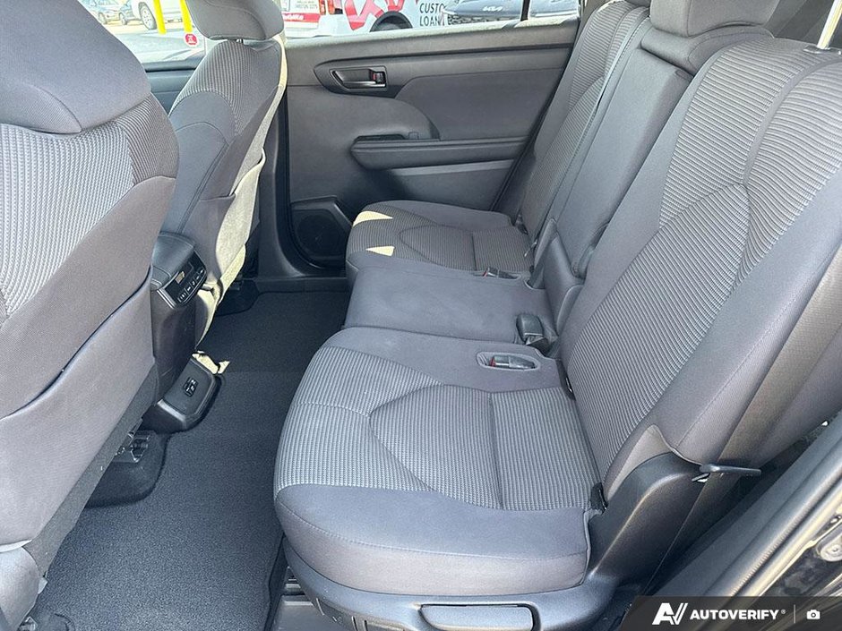 2020 Toyota Highlander LE-22