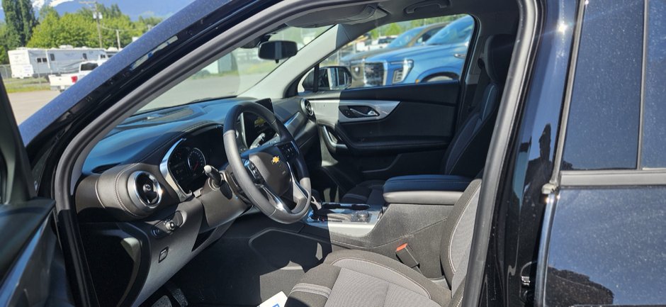 2025 Chevrolet Blazer LT-26