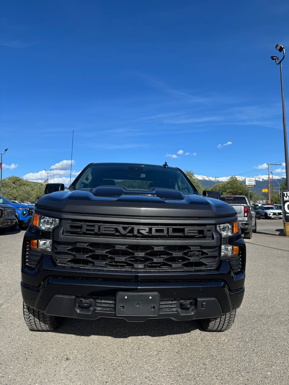 2024 Chevrolet Silverado 1500 Custom Trail Boss-1