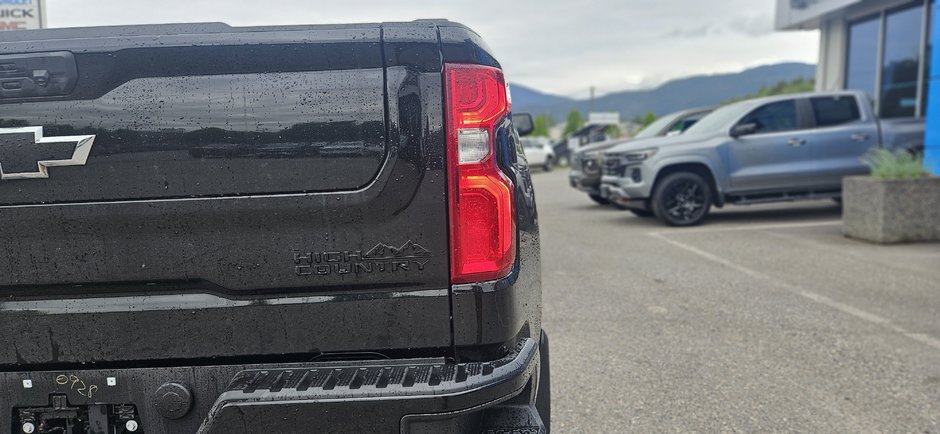2025 Chevrolet Silverado 1500 High Country-21