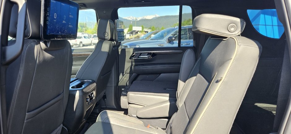 2025 Chevrolet Suburban Premier-35