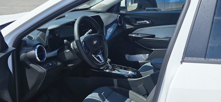 2025 Chevrolet Trax LT-13
